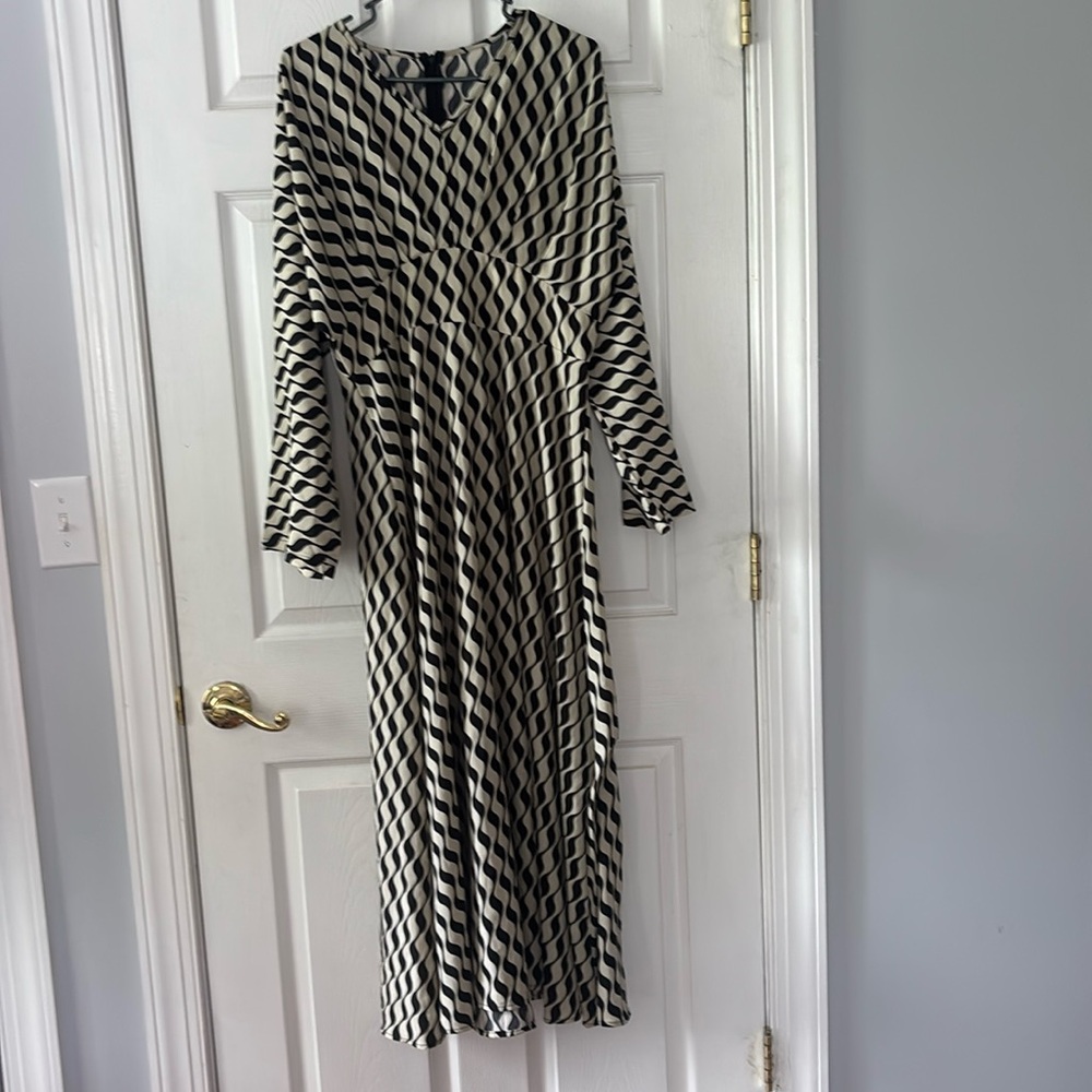 Elegant Black and beige Chevron Dress!!